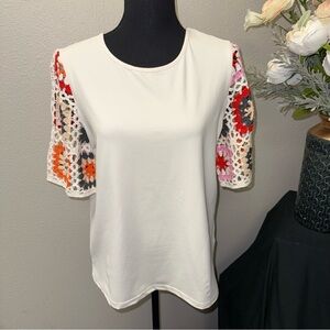 NWOT Greige White Top w/ Crochet Patchwork Sleeves Boho Chic